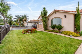 4937 Hesperia Ave in Encino, CA - Building Photo - Building Photo