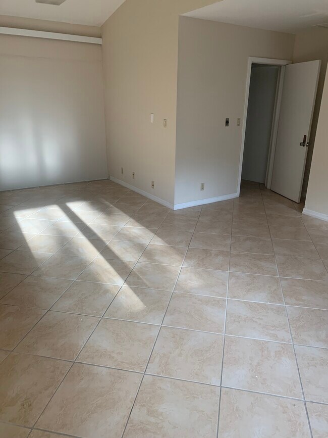 4450 Jog Rd in Lake Worth, FL - Building Photo - Building Photo
