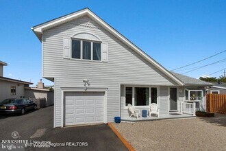 347 NJ-35 in Mantoloking, NJ - Building Photo - Building Photo