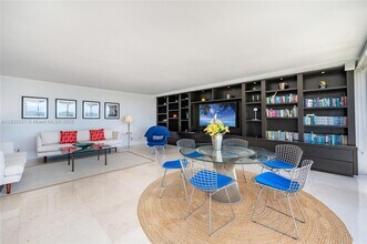 613 Ocean Dr in Key Biscayne, FL - Building Photo - Building Photo