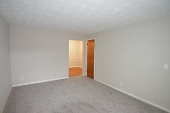 6420 Fairhurst Ave, Unit 3 in Cincinnati, OH - Foto de edificio - Building Photo