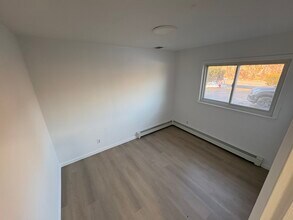 5494 Express Dr S, Unit 1 in Holtsville, NY - Building Photo - Building Photo