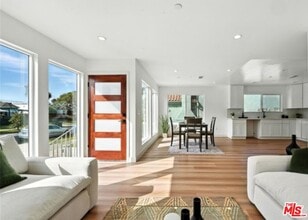 3031 Vineyard Ave in Los Angeles, CA - Building Photo - Building Photo