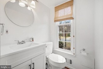 13625 Middlevale Ln in Silver Spring, MD - Building Photo - Building Photo