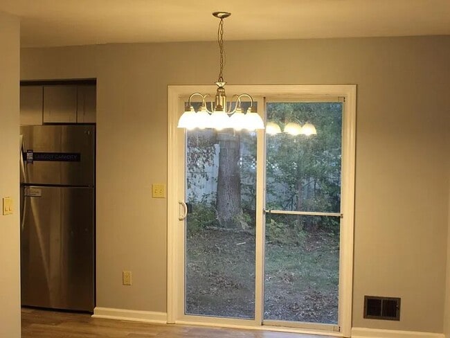 573 Innkeeper Ln in Toms River, NJ - Foto de edificio - Building Photo