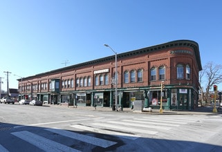 76-96 Maple St in Florence, MA - Building Photo - Building Photo