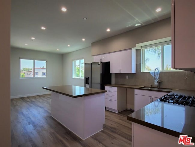 2337 1/2 S Crenshaw Blvd in Los Angeles, CA - Building Photo - Building Photo