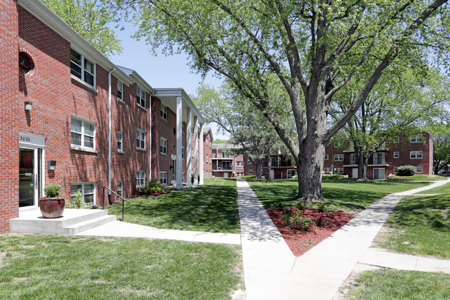 The Colonial Apartment Homes photo'