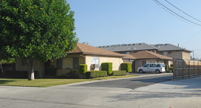 440 S San Jose Ave in Covina, CA - Foto de edificio - Building Photo