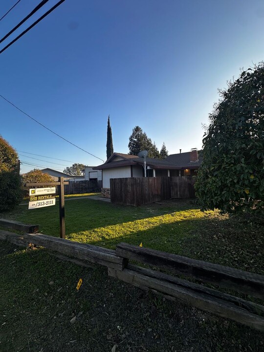 18255 Peet Rd in Morgan Hill, CA - Building Photo