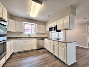 5710 Pebble Springs Dr in Houston, TX - Building Photo - Building Photo