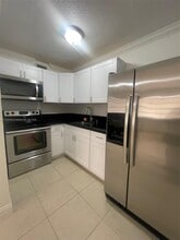 11195 SW 1st St, Unit 314 in Miami, FL - Building Photo - Building Photo
