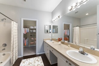 Grand Reserve At Kirkman Parke in Orlando, FL - Foto de edificio - Building Photo