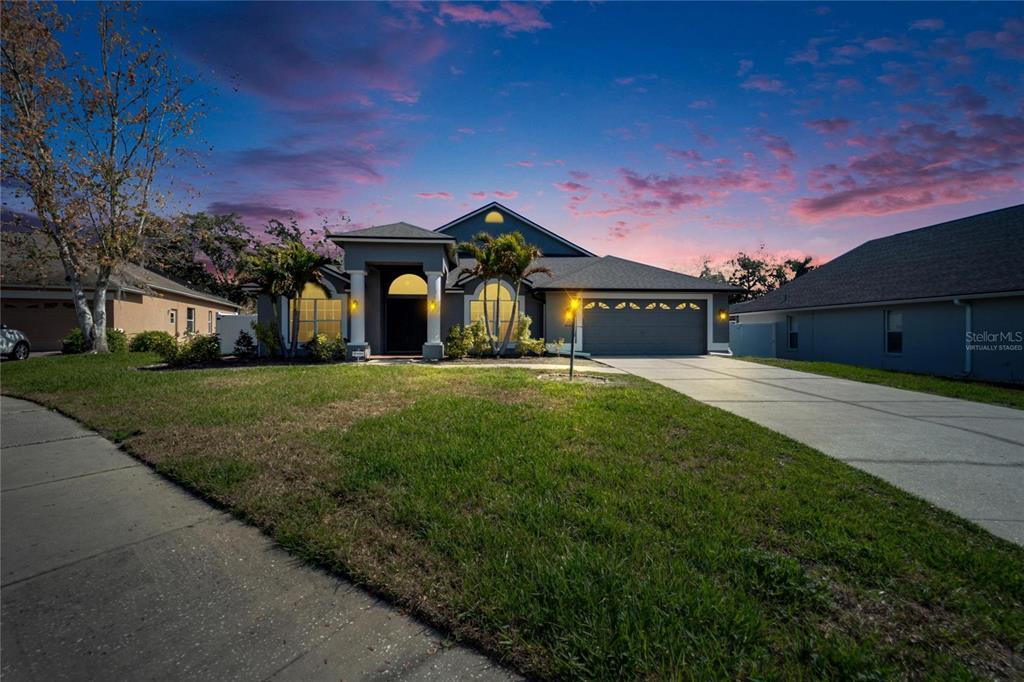 18507 Country Crest Pl in Tampa, FL - Building Photo