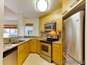 7425 Charmant Dr, Unit 2805 in San Diego, CA - Building Photo - Building Photo