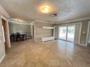 2001 N 41st Ave in Hollywood, FL - Building Photo - Building Photo