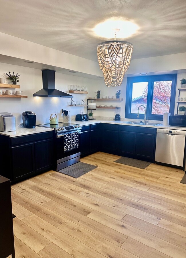 property at 1361 Kingsway Dr