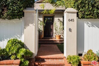 645 N Sierra Bonita Ave in Los Angeles, CA - Building Photo - Building Photo