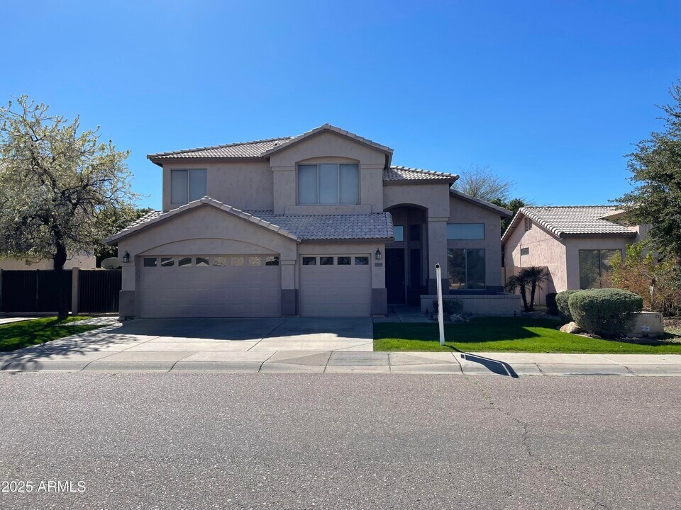341 W Helena Dr in Phoenix, AZ - Foto de edificio