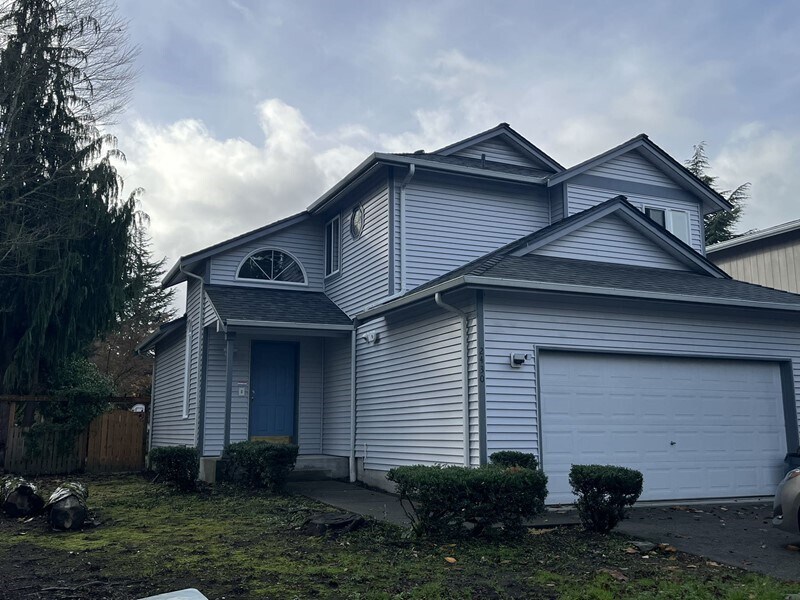 2430 W Meadow Blvd in Mount Vernon, WA - Foto de edificio