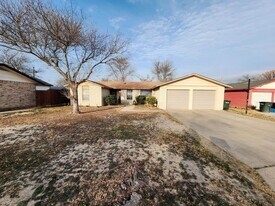 112 Jaimie Way in Del Rio, TX - Building Photo