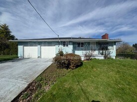 6999 SE Norbert Dr in Milwaukie, OR - Building Photo