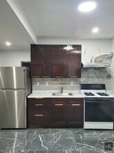 BRIGHTON 5 STREET, Unit F in Brooklyn, NY - Building Photo - Building Photo