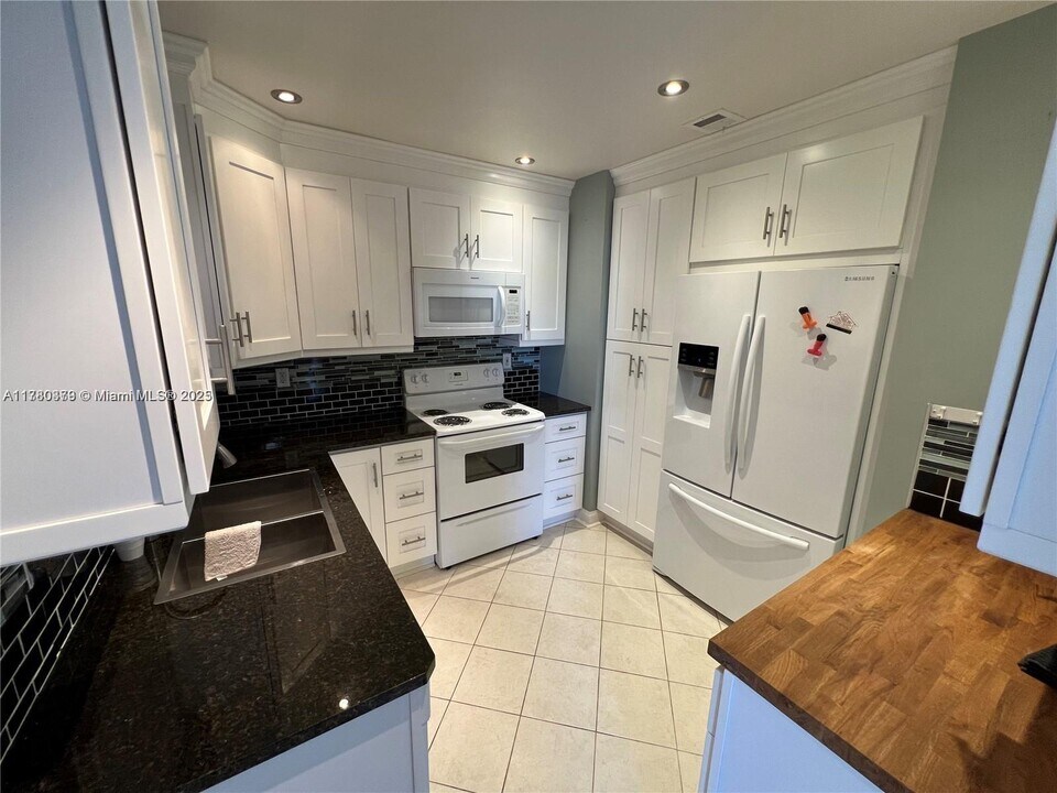 1490 NW 43rd Ave in Lauderhill, FL - Building Photo