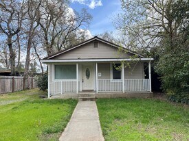 1755 School St in Anderson, CA - Building Photo