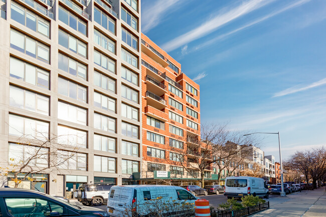 255 1st St in Brooklyn, NY - Foto de edificio - Building Photo