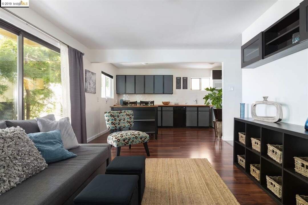 1654 San Pablo Ave, Unit D in Berkeley, CA - Foto de edificio