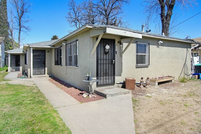 property at 754 W 11th St
