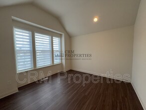 411 Heritage Terrace Ln in Carmel, IN - Building Photo - Building Photo