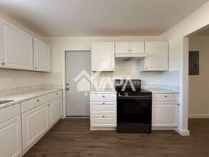 5822 Lake Wind in San Antonio, TX - Foto de edificio - Building Photo