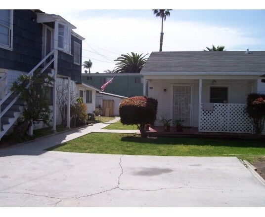 250-254 H St in Chula Vista, CA - Building Photo