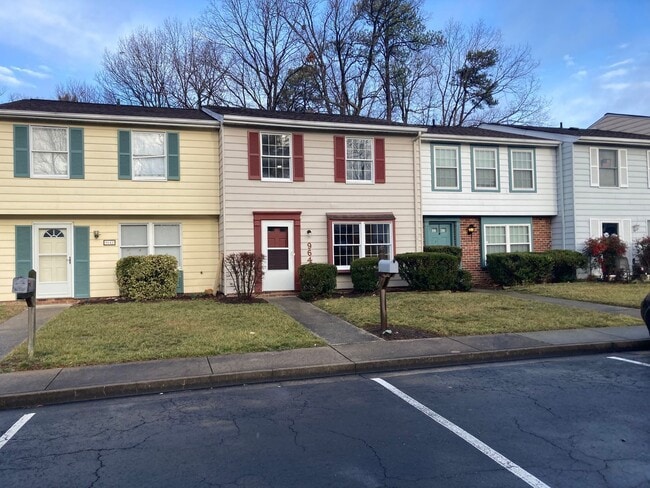 9640 Greenmeadow Cir in Glen Allen, VA - Building Photo - Building Photo