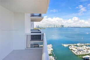 1800 Sunset Harbour Dr in Miami Beach, FL - Building Photo