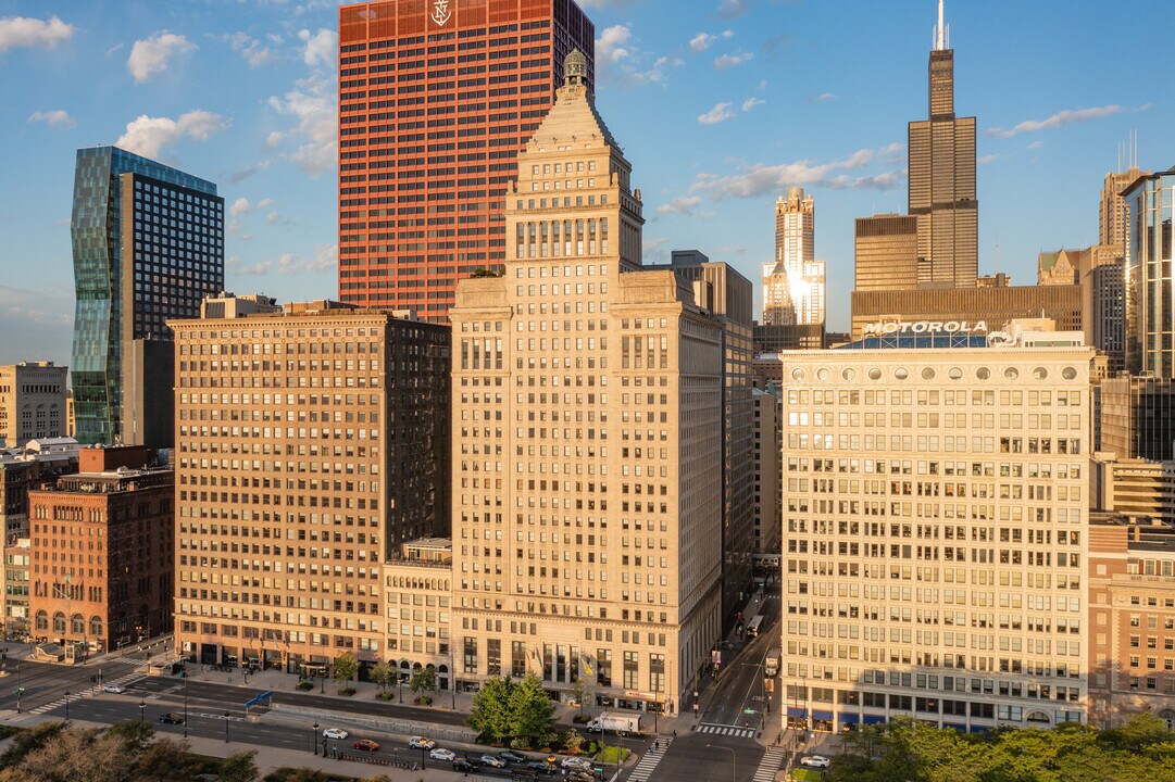 Metropolitan Tower in Chicago, IL - Foto de edificio