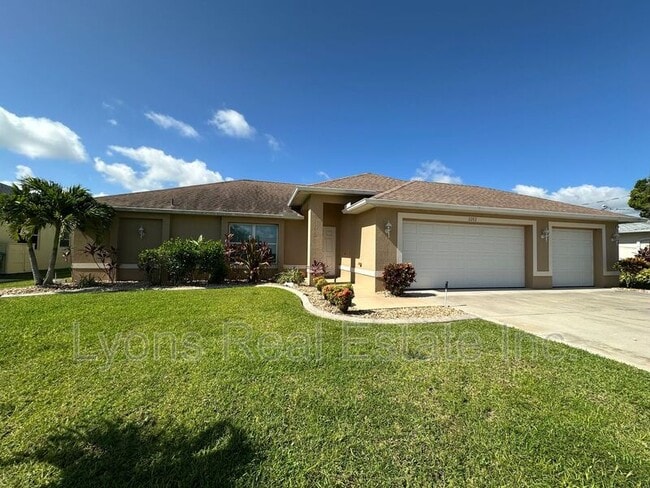 2202 SE 8th St in Cape Coral, FL - Building Photo - Building Photo