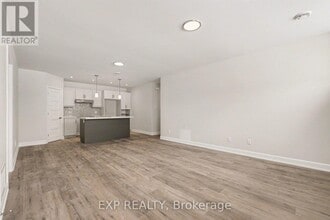 440 Falcon Ln in Russell, ON - Building Photo - Building Photo