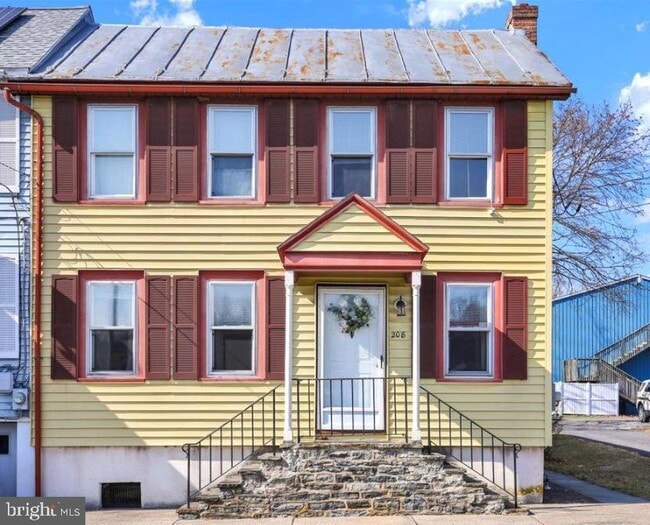property at 208 W 2nd St