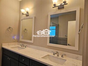 2621 Hutchins St, Unit 14 in Houston, TX - Foto de edificio - Building Photo