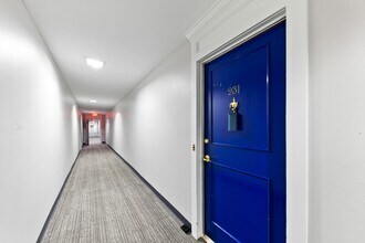 361 N Post Oak Ln in Houston, TX - Building Photo - Building Photo