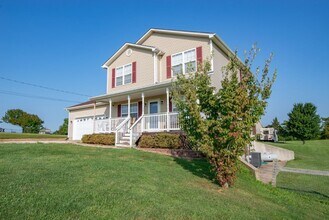 650 Farmington Dr in Vine Grove, KY - Building Photo - Building Photo