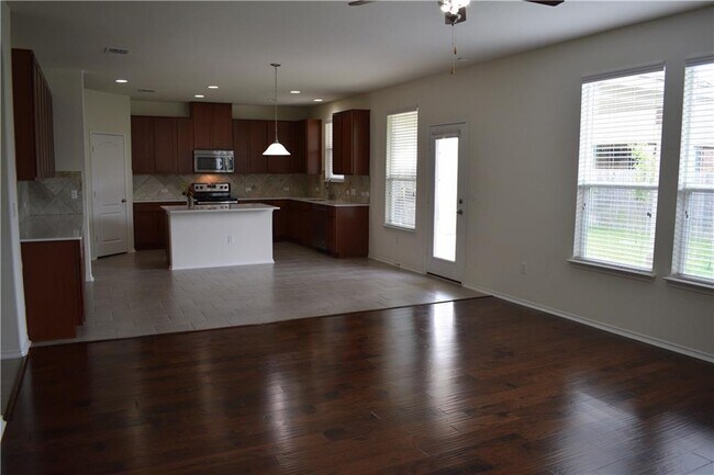 1425 Berlin Ln in Austin, TX - Building Photo - Building Photo
