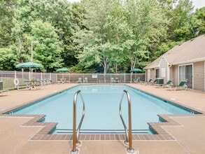 Stonegate Apartments in Stafford, VA - Building Photo - Building Photo