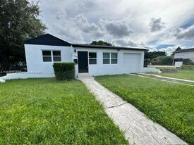 1090 NW 77th St in Miami, FL - Building Photo