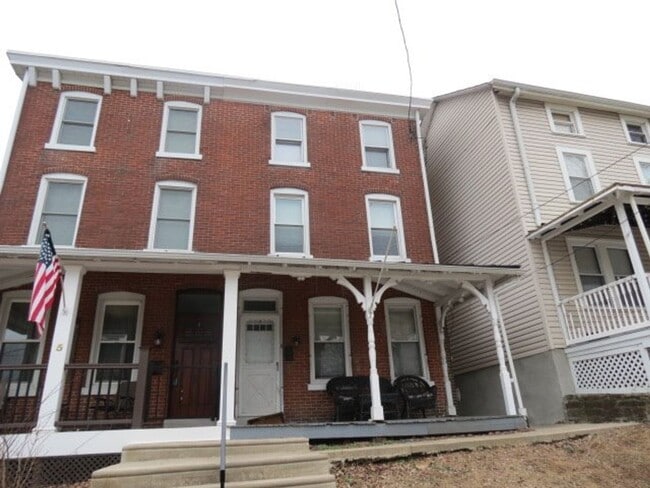 7 Cedar Ave in Conshohocken, PA - Building Photo - Building Photo