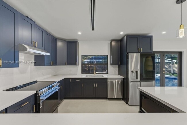 7505 SW 167th St in Palmetto Bay, FL - Foto de edificio - Building Photo