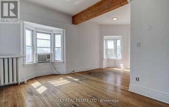 720 College St in Toronto, ON - Building Photo - Building Photo